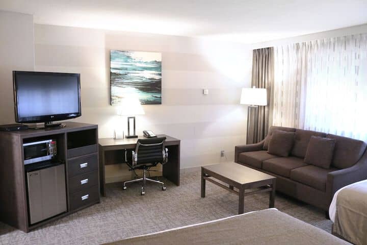 Room 4 of 68